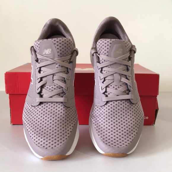 New Balance Mesh Lace Up Sneakers Size: 8W - Picture 4 of 8